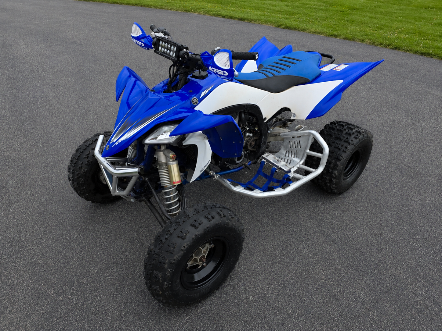 2010 Yamaha YFZ450R — front left
