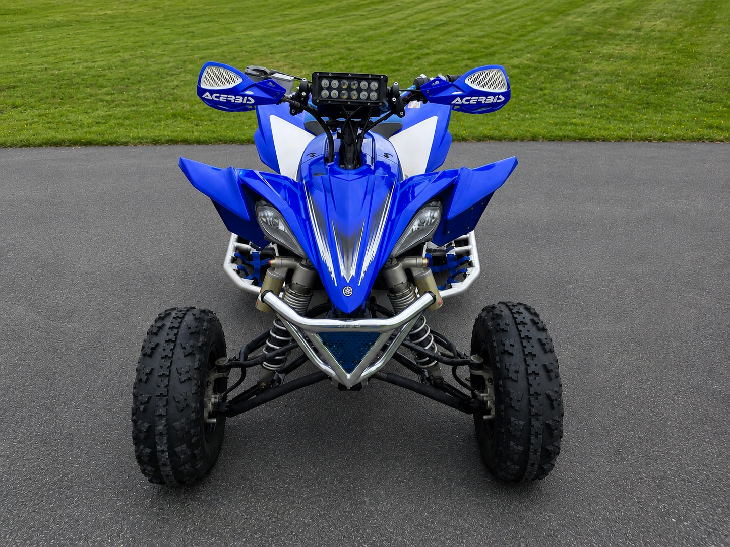 2010 Yamaha YFZ450R — front